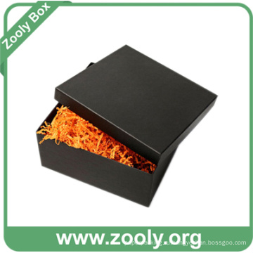 Подарочная коробка из картона с черным квадратом с крышкой